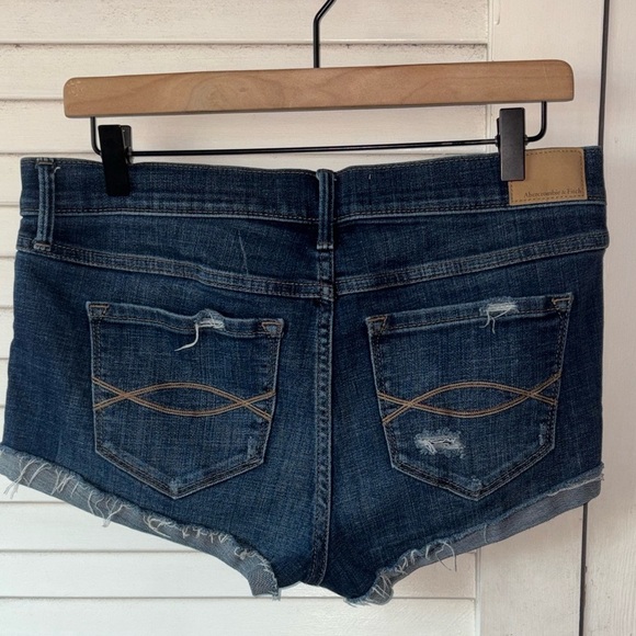 Abercrombie snd Fitch Low Rise Denim Jean Short size 10 Cuffed Distressed - Picture 3 of 6